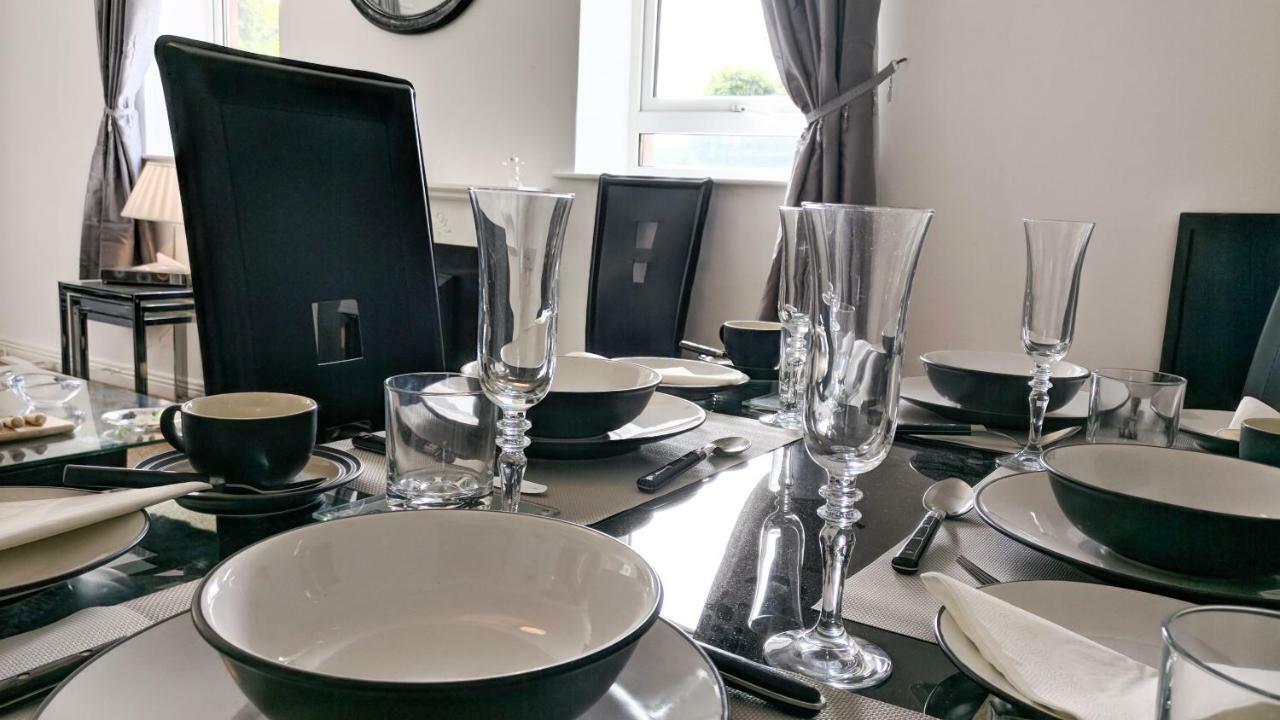 אינסקורתי Riverview Luxury Short Stay Apartment מראה חיצוני תמונה