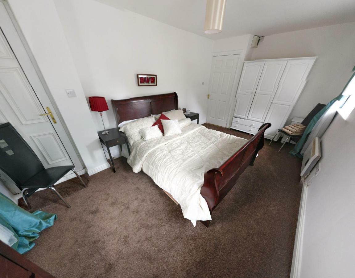 אינסקורתי Riverview Luxury Short Stay Apartment מראה חיצוני תמונה