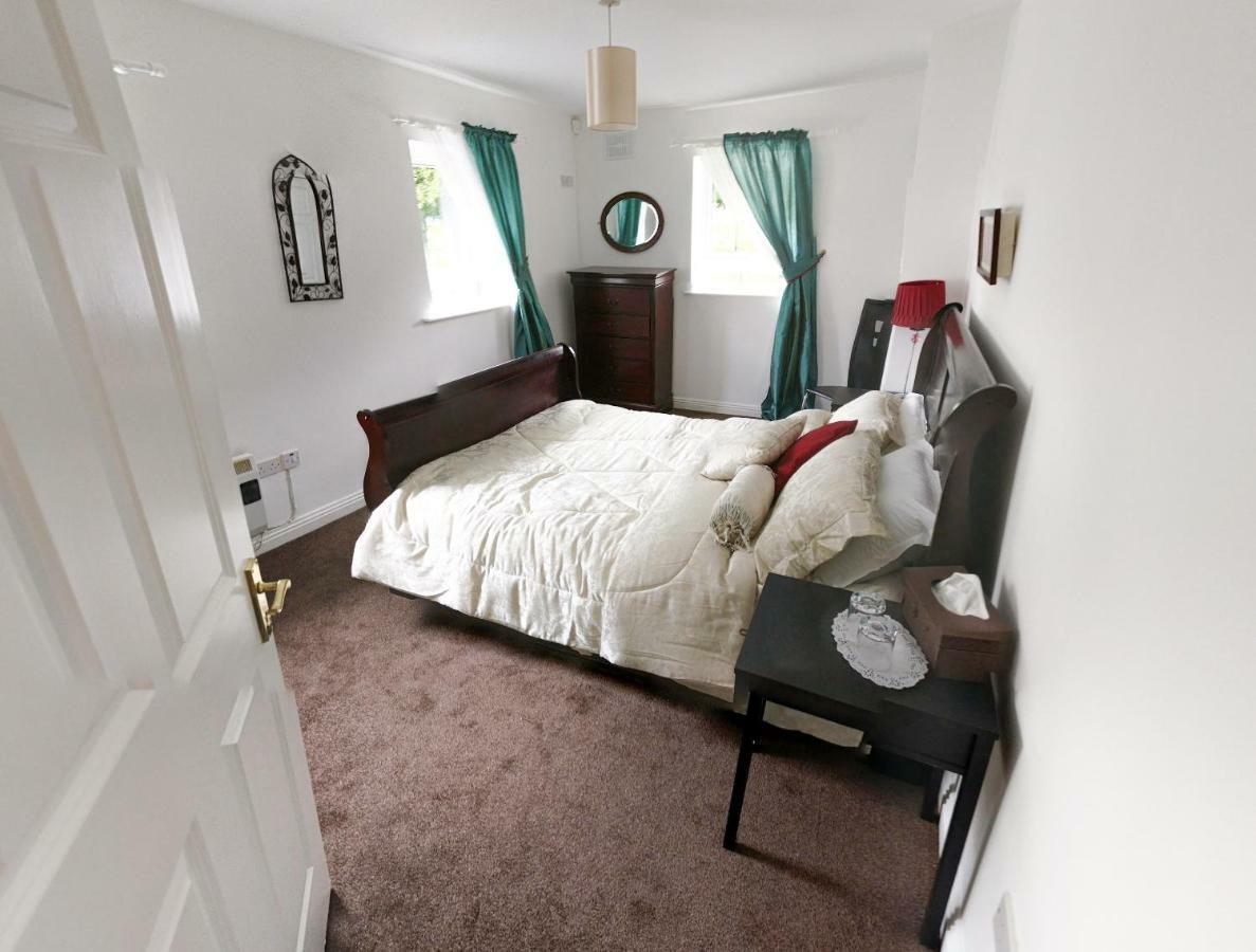 אינסקורתי Riverview Luxury Short Stay Apartment מראה חיצוני תמונה