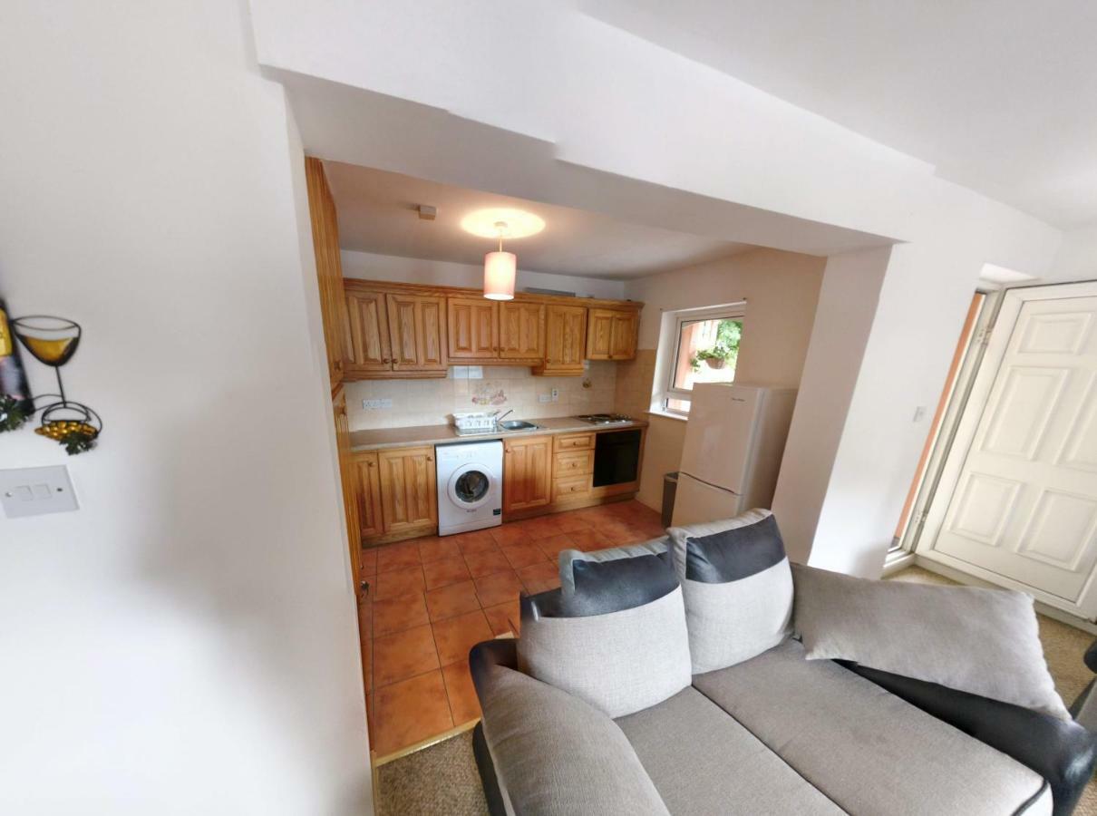 אינסקורתי Riverview Luxury Short Stay Apartment מראה חיצוני תמונה