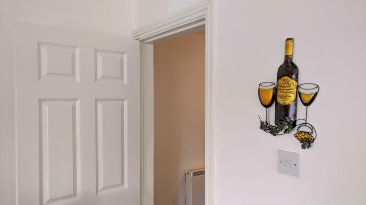 אינסקורתי Riverview Luxury Short Stay Apartment מראה חיצוני תמונה