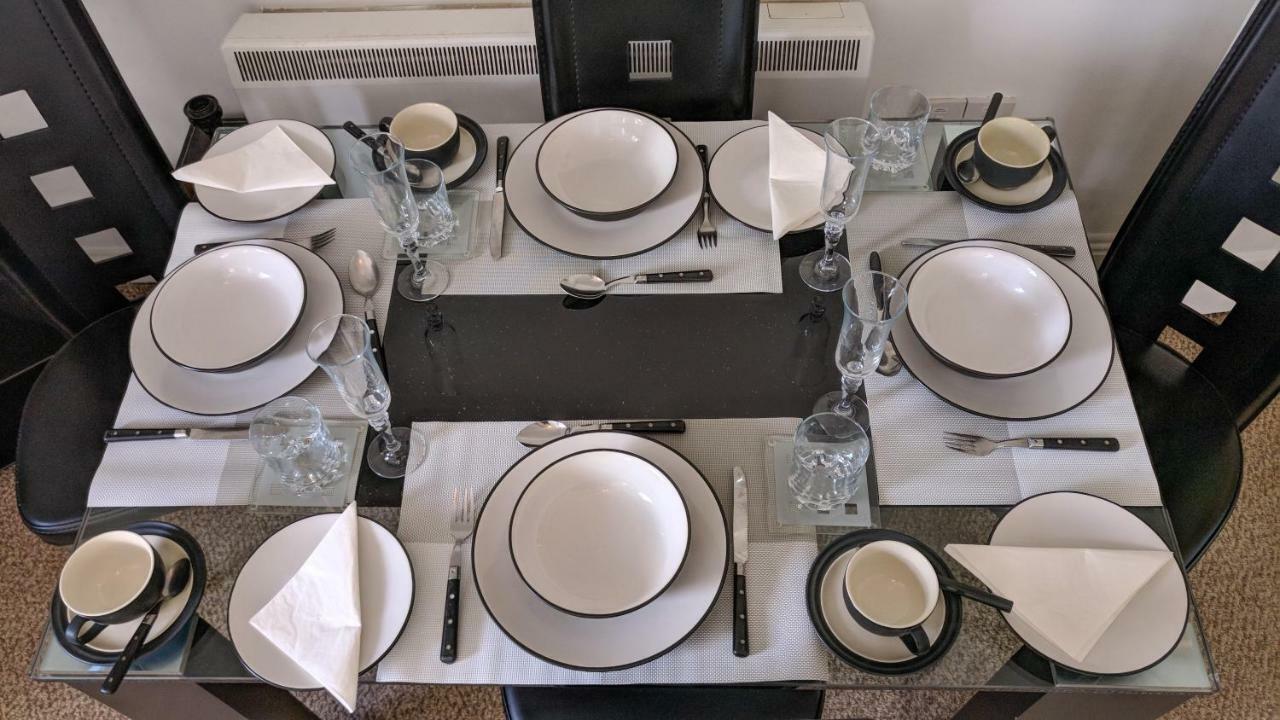 אינסקורתי Riverview Luxury Short Stay Apartment מראה חיצוני תמונה