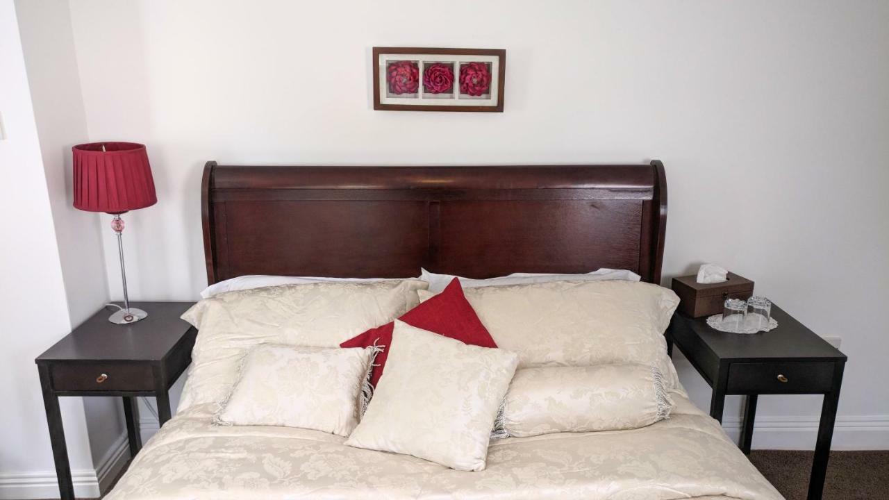 אינסקורתי Riverview Luxury Short Stay Apartment מראה חיצוני תמונה