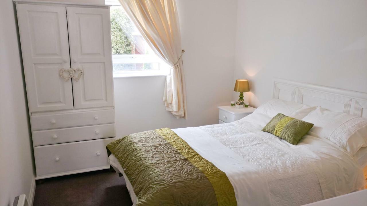 אינסקורתי Riverview Luxury Short Stay Apartment מראה חיצוני תמונה