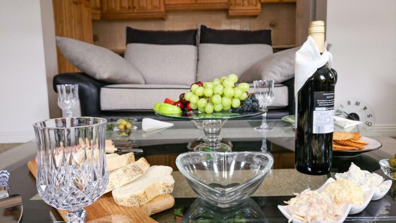 אינסקורתי Riverview Luxury Short Stay Apartment מראה חיצוני תמונה
