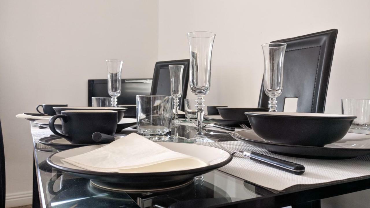 אינסקורתי Riverview Luxury Short Stay Apartment מראה חיצוני תמונה