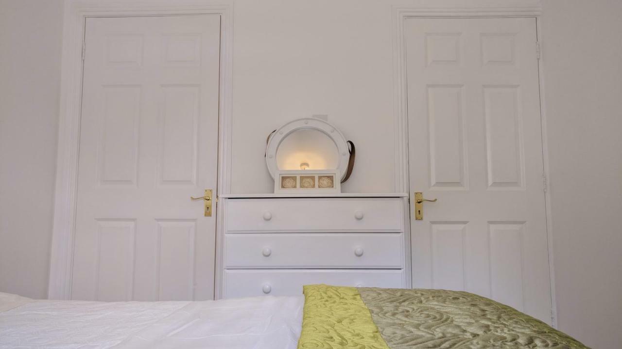 אינסקורתי Riverview Luxury Short Stay Apartment מראה חיצוני תמונה
