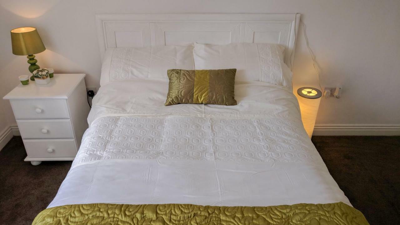 אינסקורתי Riverview Luxury Short Stay Apartment מראה חיצוני תמונה