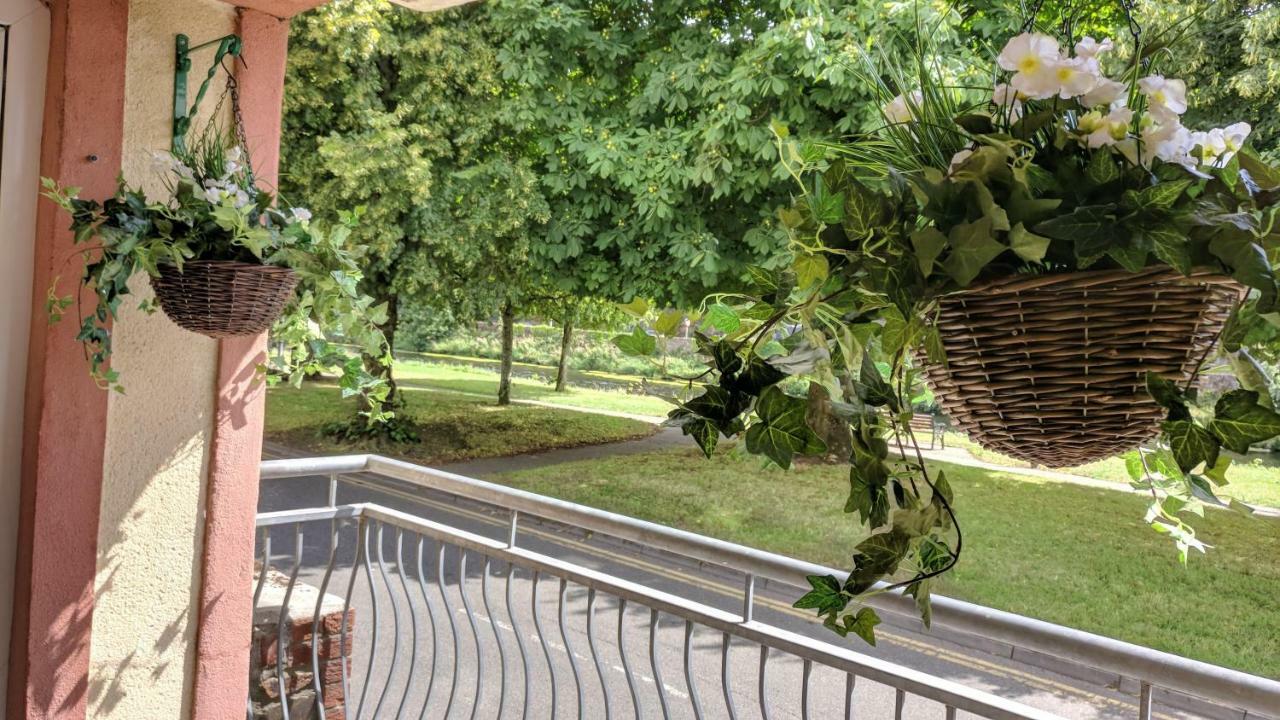 אינסקורתי Riverview Luxury Short Stay Apartment מראה חיצוני תמונה